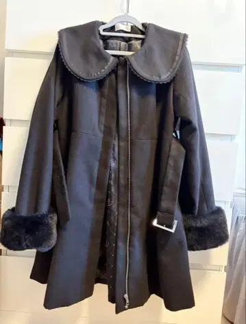 어둠 속성 세일러 롱 코트/무릎 위 블랙 깃털