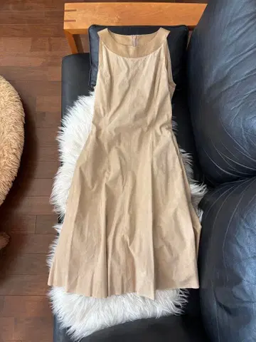 FOXEY 베이지 슬리브리스 원피스 M 사이즈