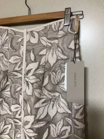 JUSGLITTY 스커트 사이즈 0 택 포함 새상품