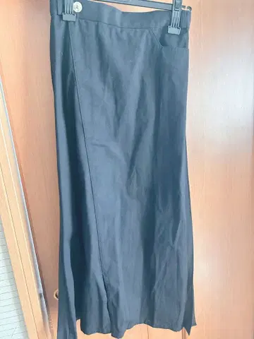 vin 후면 플리츠 롱 스커트 블랙