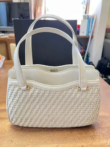 화이트 핸드백 뜨개질 디자인