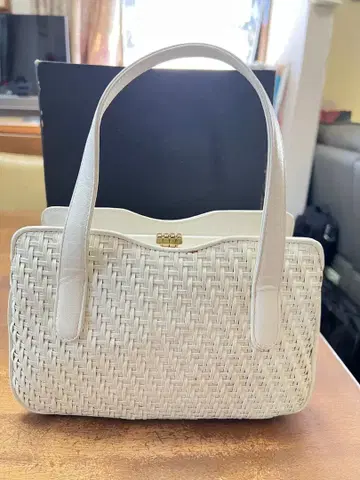 화이트 핸드백 뜨개질 디자인