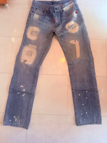 DSQUARED 데미지 가공 스트레이트 데님