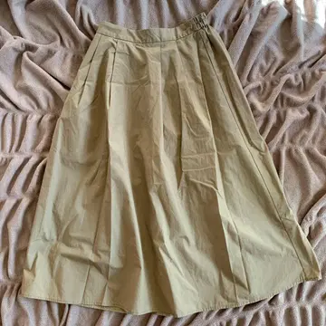 베이지 플레어 스커트