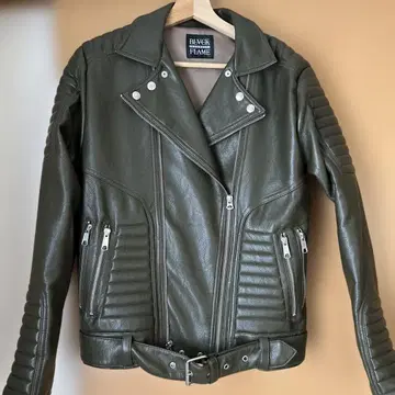 BLVCK FLAME 올리브 그린 라이더 자켓