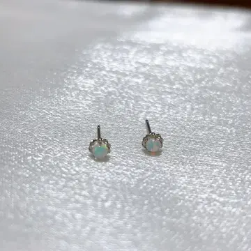 오팔 스터드 귀걸이 플라티나