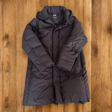 유니클로 심리스 다운 코트 S 사이즈