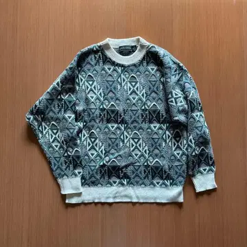 [ SADDLEBRED ] 기하학 패턴 구제 니트 스웨터