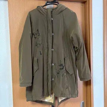 스칼라 앨리스 모티브 후드 부착 다운 자켓 올리브