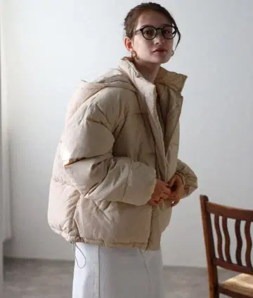 베이지 후드 부착 패딩 자켓