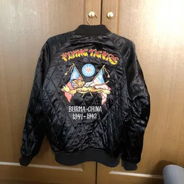 새상품급 AVIREX FLYING TIGERS 스카잔 리버서블 M