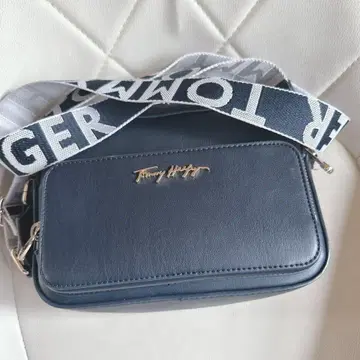 타미힐피거 네이비 숄더백
