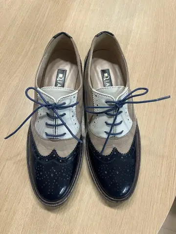 새상품급! 다이애나 천연 가죽 로퍼 23.5