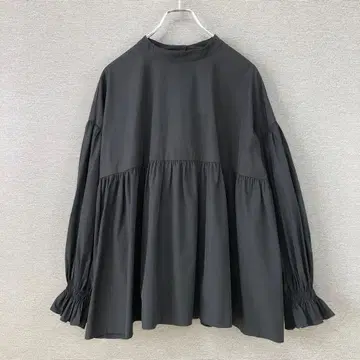 machatt 백 버튼 개더 블라우스 블랙