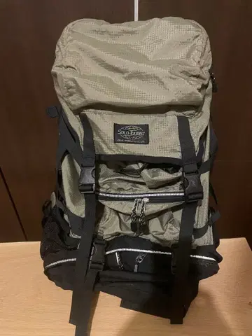 솔로 투어리스트 올리브 그린 백팩