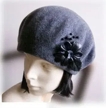 미사용 새상품 빈티지 버튼 & 블랙 가죽 플라워 트리밍 그레이 베레모