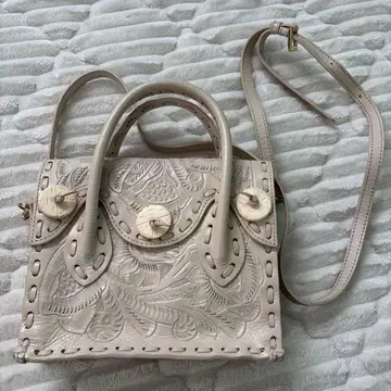 Carrying Tribes 숄더백