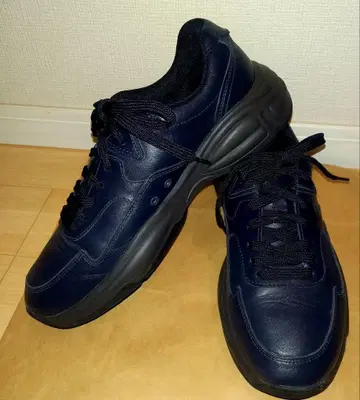 ZARA 블랙 합성 피혁 스니커즈