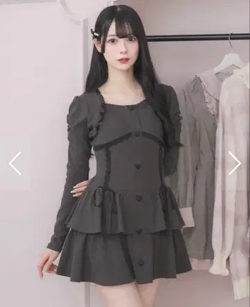 pium 하트 버튼 티어드 리브 원피스 차콜