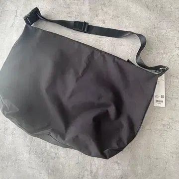 유니클로 메신저 숄더백 블랙