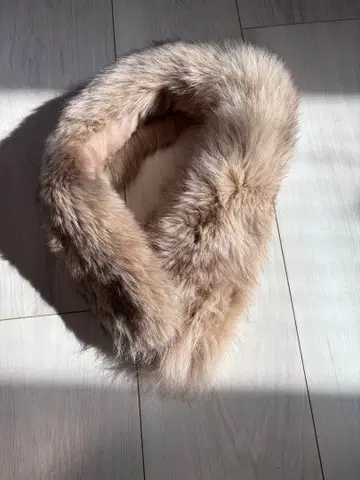 베이지 퍼 머플러