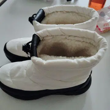 방한 화이트 퍼 어그 부츠 24cm