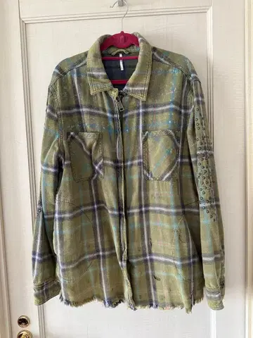 올리브 그린 체크 무늬 긴팔 셔츠