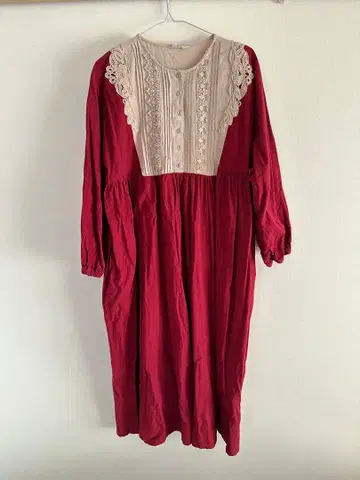 sm2 가슴 배색 레이스 원피스