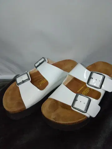 버켄스탁 Papillio 화이트 더블 스트랩 샌들