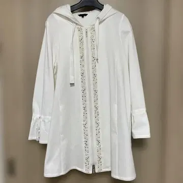 화이트 후드 부착 후드티