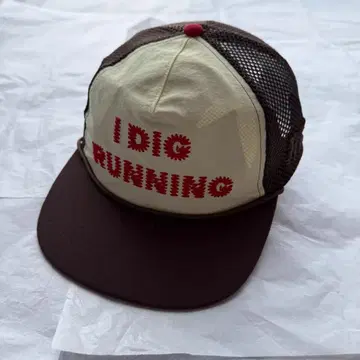 ALEX ZONO 'I dig running' 트래커 햇