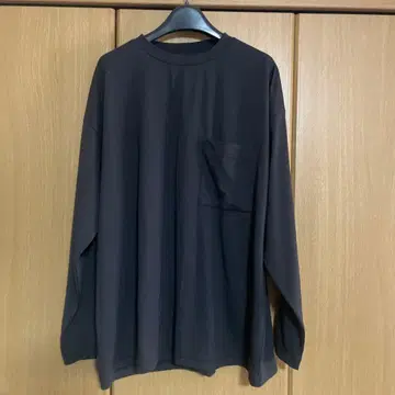 블랙 긴팔 셔츠, 등 부분 후크 포함 포켓