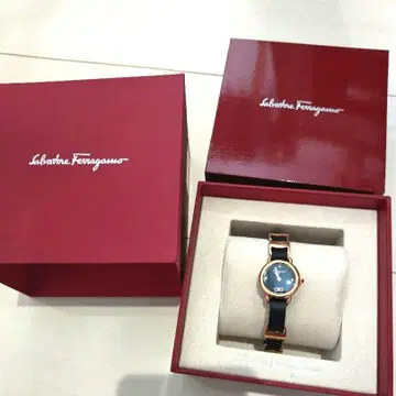 [ 새상품급 ] 페라가모 FERRAGAMO 손목시계 SFHT01522