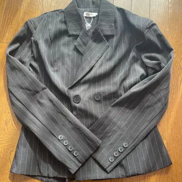 스트라이프 수트 셋업 자켓, 숏 기장 팬츠 포함