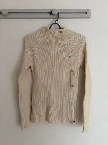 Miro amurette 베이지 하이넥 리브 스웨터