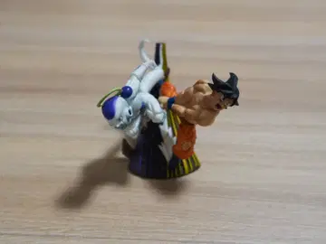 드래곤볼 손오공 프리저 피규어