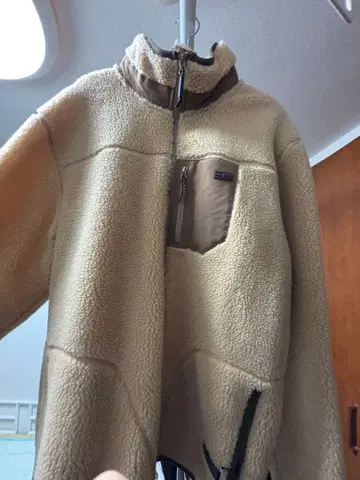 베이지 플리스 자켓 하이넥