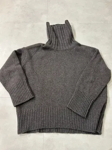 갤러리 바이 파인 울 하이넥 풀오버 브라운 계열