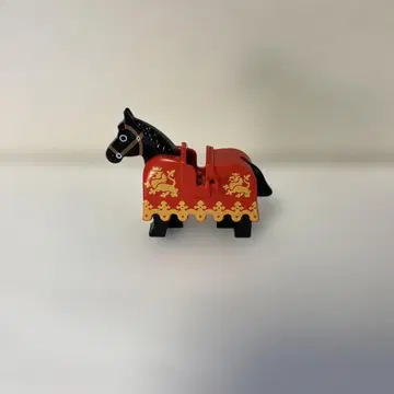 올드 레고 말과 드래곤 패턴의 안장