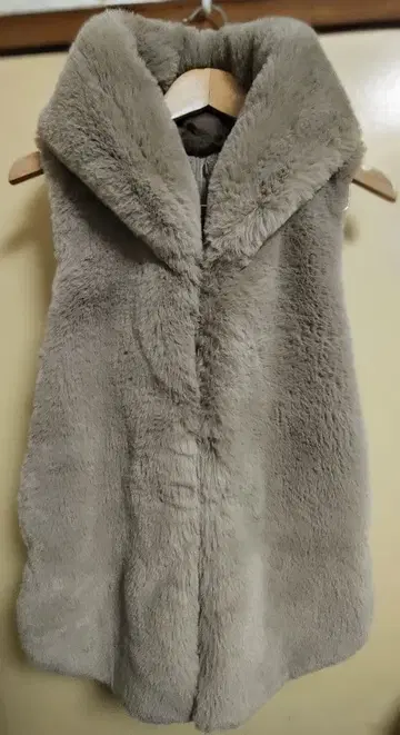 그레이지 인조 모피 베스트 후드 부착