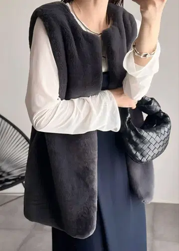 AndMe 인조 모피 베스트 다크 그레이