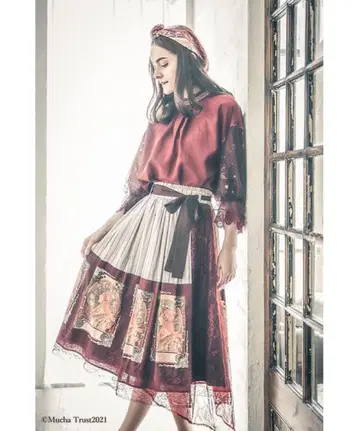 엑시즈팜 뮤샤 콜라보 티셔츠 스커트 세트