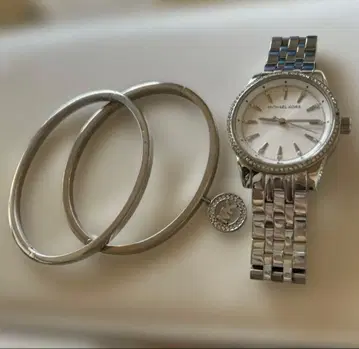 마이클코어스 시계