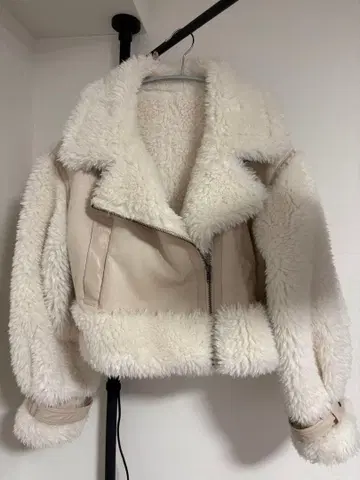 MURUA 무스탕풍 숏 자켓