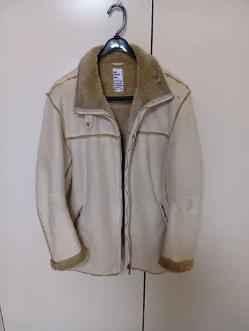 크림색 플리스 자켓