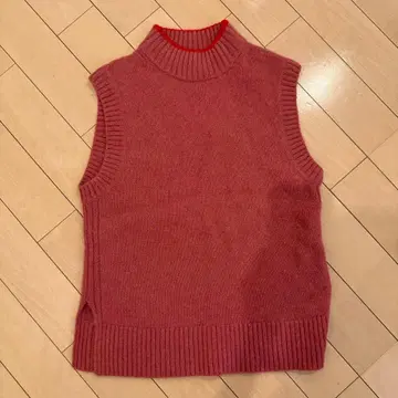 COS 핑크 터틀넥 슬리브리스 스웨터