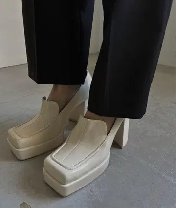 플랫폼 스퀘어 토 로퍼 아이보리 M