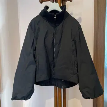 어도어 패디드 다운 자켓