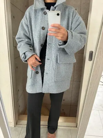 셀렉샵에서. 카라 부착 보아 코트 파우더 블루