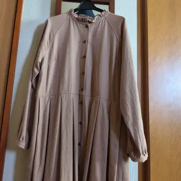 야라 프릴 옷깃 버튼 롱 원피스